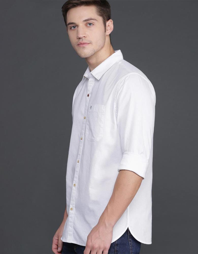 Men White Slim Fit Solid Casual Shirt